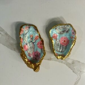 Decorative Floral Oyster Shells with Gold Edges